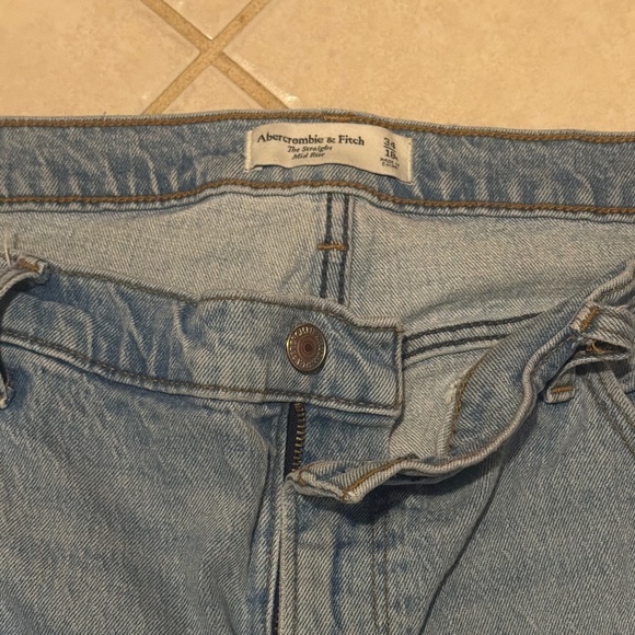 A&F The Straight Mid Rise Jeans - Picture 3 of 7